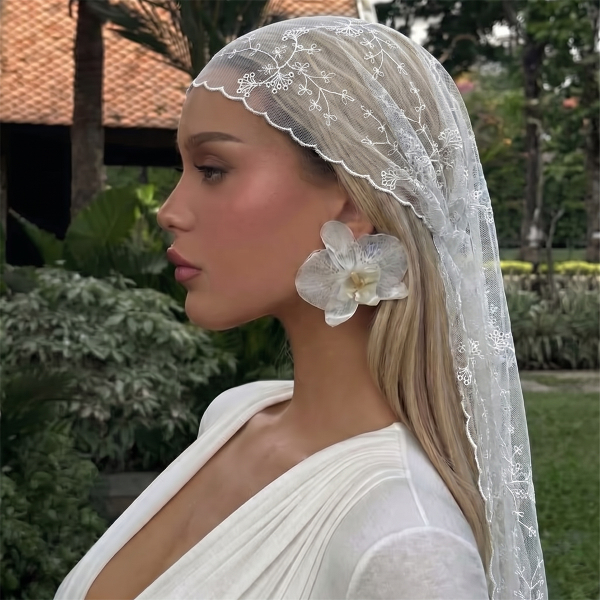 White Floral Lace Mesh Headsca - Ascot Neck Scarf recension och pris
