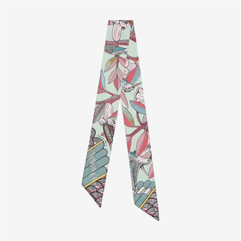 Luxury Brand Hummingbird Print - Ascot Neck Scarf recension och pris