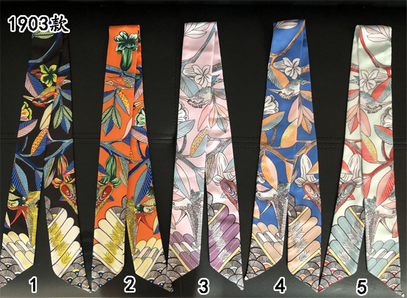 Luxury Brand Hummingbird Print - Ascot Neck Scarf recension och pris