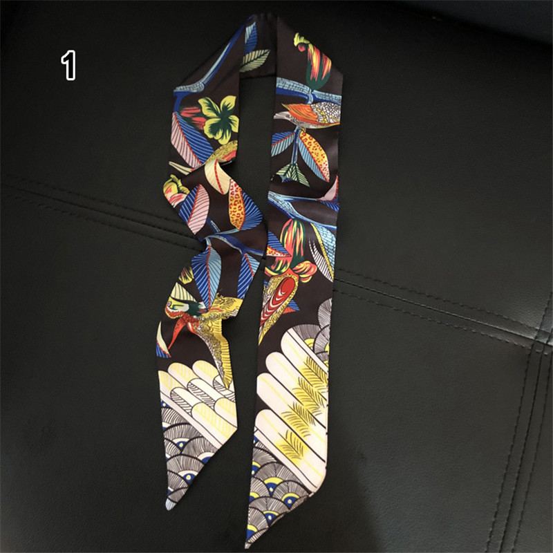 Luxury Brand Hummingbird Print - Ascot Neck Scarf recension och pris